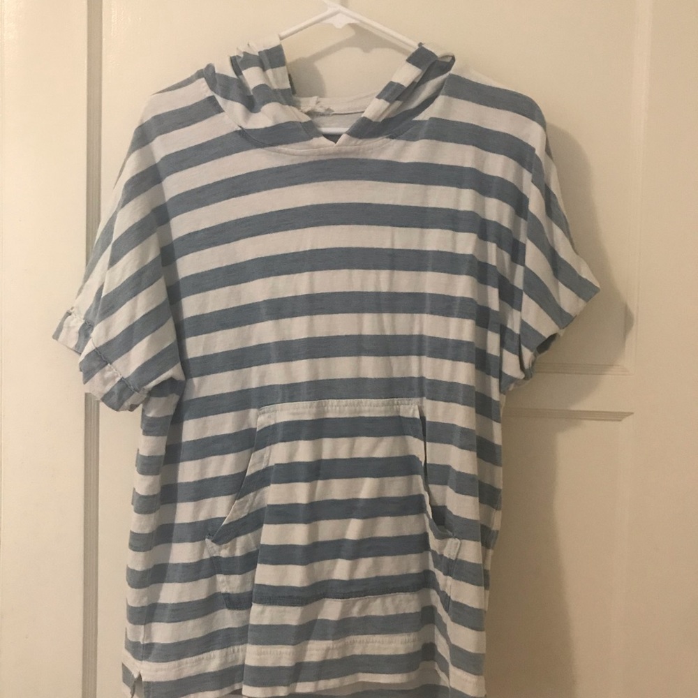 Casual short sleeve hoodie by Jane and Delancey